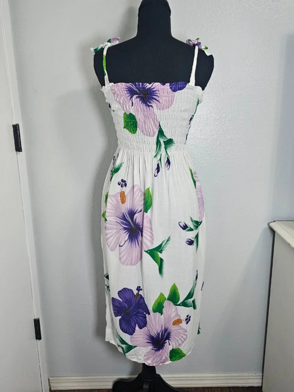 Unbranded Floral White Purple Smoched Elastic Tie Shoulder Strap Dress - Size S - Picture 3 of 5
